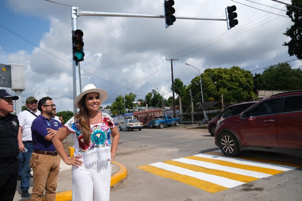 Chetumal estrena semáforos, tras más de una década de espera