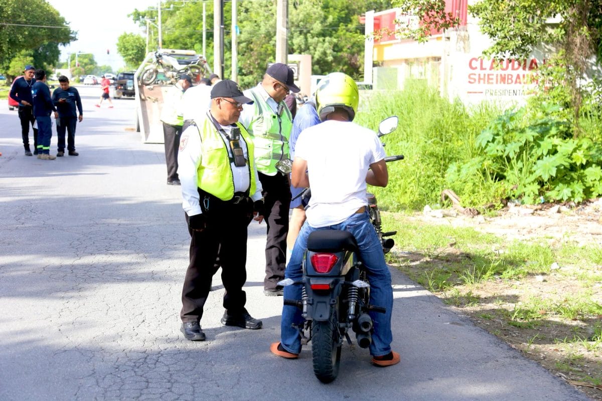 motos Motociclistas se niegan al orden en Cancún