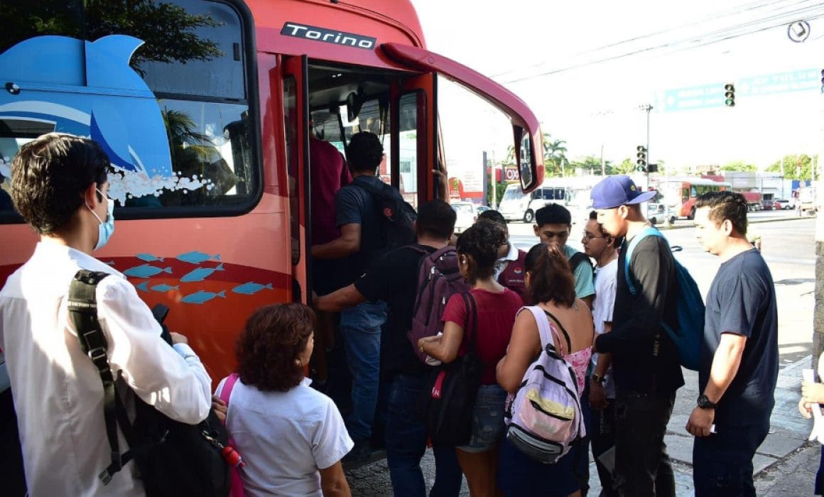 Ayuntamiento va por transporte gratuito para jóvenes de Cancún