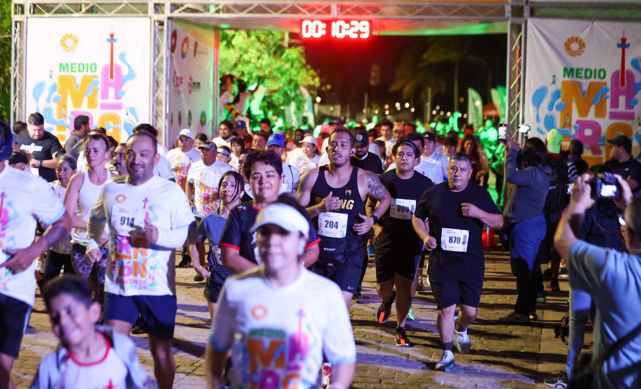 Cientos de corredores se dieron cita en el Medio Maratón “Cancún Nos Une”