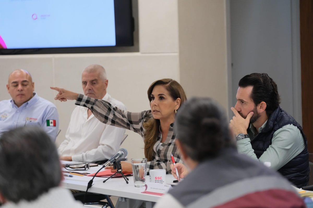 Mara Lezama revisa avances en atención a visitantes del Aeropuerto de Cancún