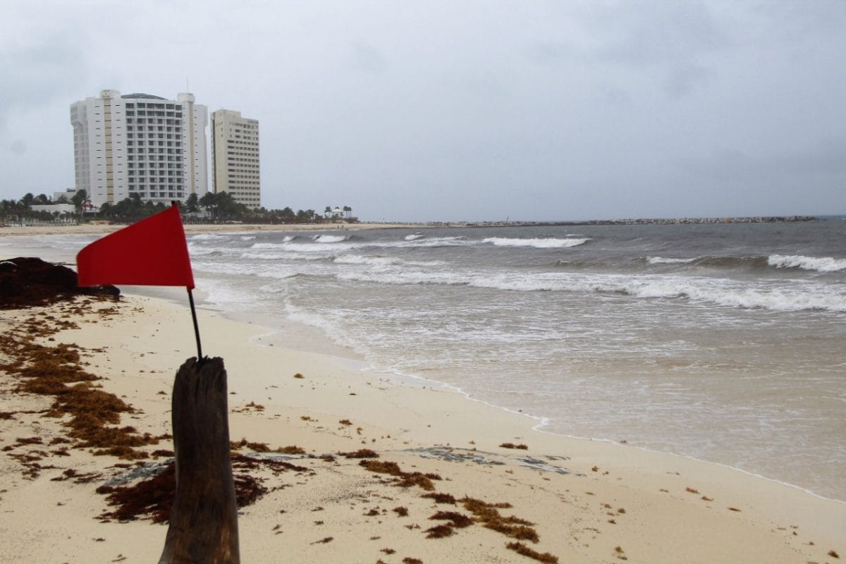 frente Clima pone en alerta a Cancún, fuertes vientos y lluvias para este jueves