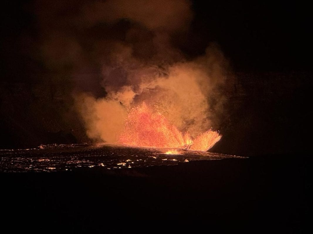 Volcán Kilauea entra en erupción nuevamente en Hawai: Lava y amenaza de esmog volcánico