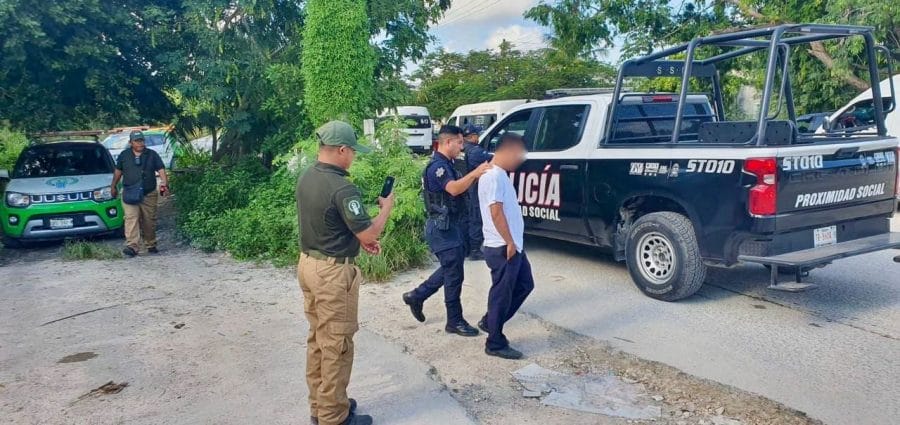 Detenidos por tirar basura en la calle ignoraban que está prohibido hacerlo en Cancún