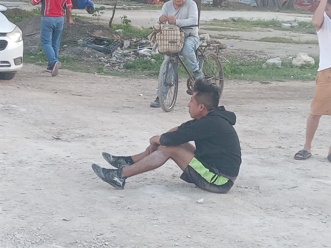 Vecinos de Villas Otoch detienen y golpean presunto abusador en Cancún