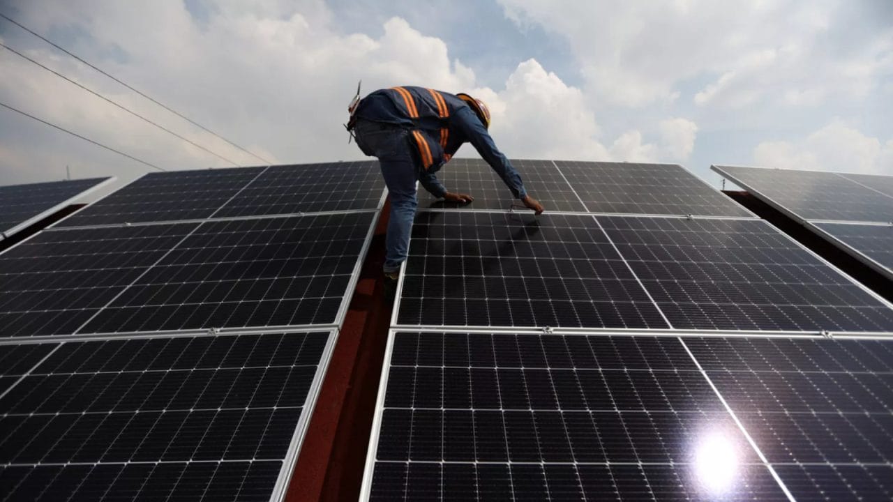 Edificios públicos deberán contar con sistemas de energía renovable  