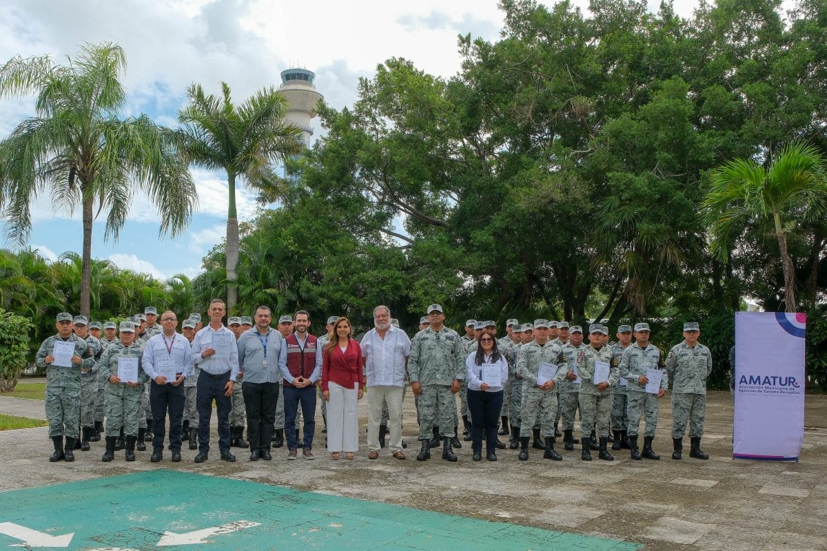 Capacitan a 90 agentes de aduanas en el Aeropuerto Internacional de Cancún 