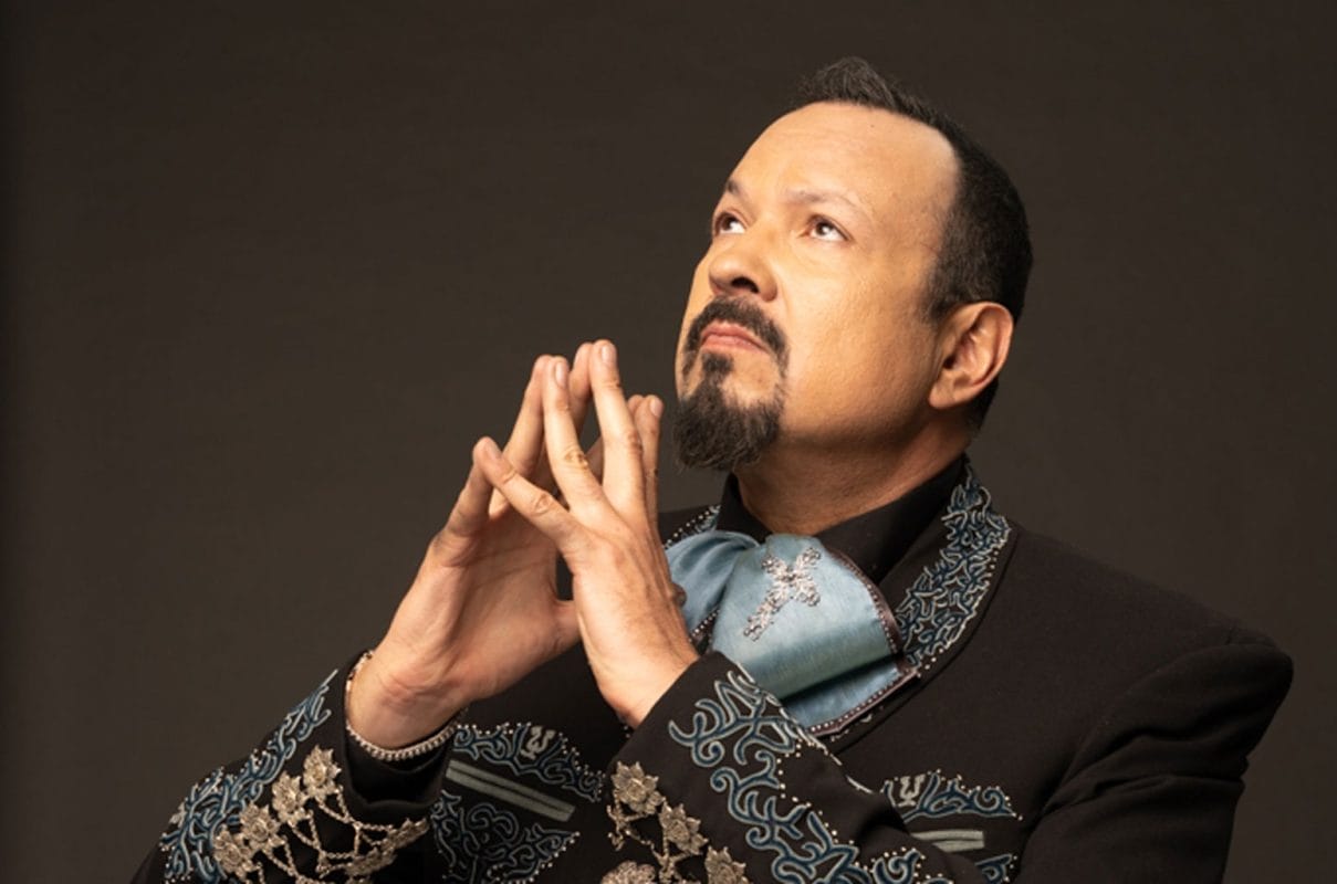 Pepe Aguilar responde a rumor de ‘comprar portadas’ y usar sus influencias para hacer brillar a Ángela Aguilar