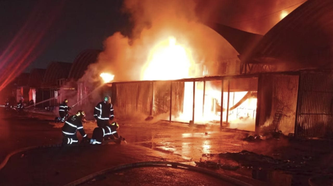 Massive Fire Engulfs Mexico City’s Central de Abasto, Two Injured