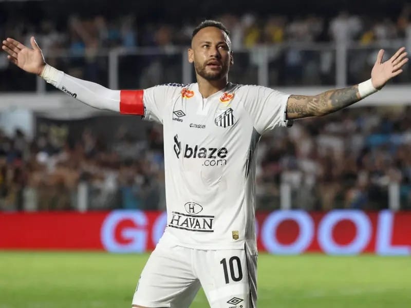 Neymar anota gol olímpico con Santos y silencia a la afición rival