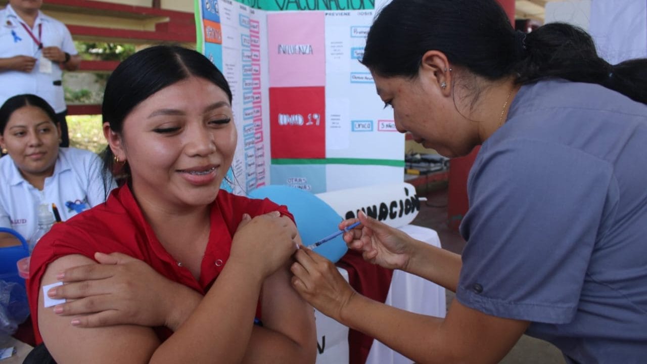 Quintana Roo cierra con 86% de cobertura en vacunación contra influenza y covid-19