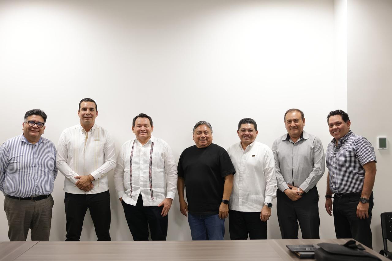 Gobernador de Yucatán inicia mesa de diálogo con maestros