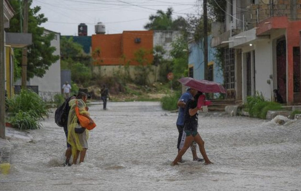 El Cordonazo de la Santa Cruz: cuando la tradición y el clima se cruzan en Yucatán