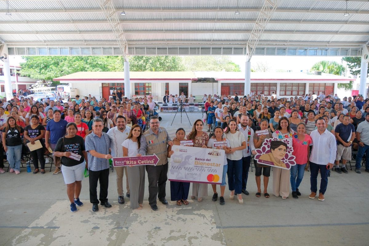 Avanza entrega de becas “Rita Cetina” a estudiantes de secundaria en Quintana Roo Avanza entrega de becas “Rita Cetina” a estudiantes de secundaria en Quintana Roo