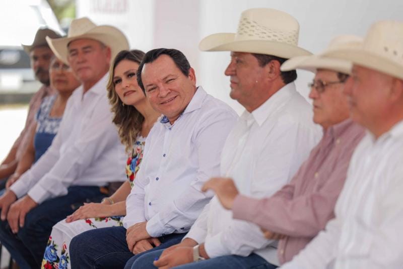 Impulsa Gobernador Joaquín Díaz Mena el renacer de la ganadería yucateca Impulsa Gobernador Joaquín Díaz Mena el renacer de la ganadería yucateca