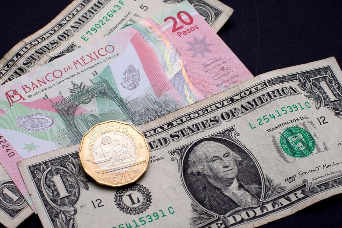 Bolsa Mexicana Inicia Semana al Alza; Peso Estable Esperando Datos Clave de EU