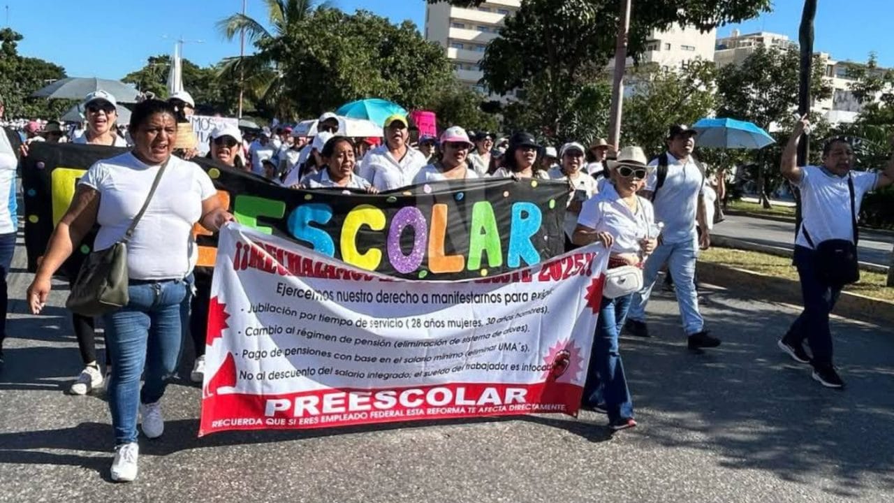 Docentes y trabajadores del Estado volverán a las calles a tres días de haber retomado labores; piden abrogación de la Ley del ISSSTE 2007