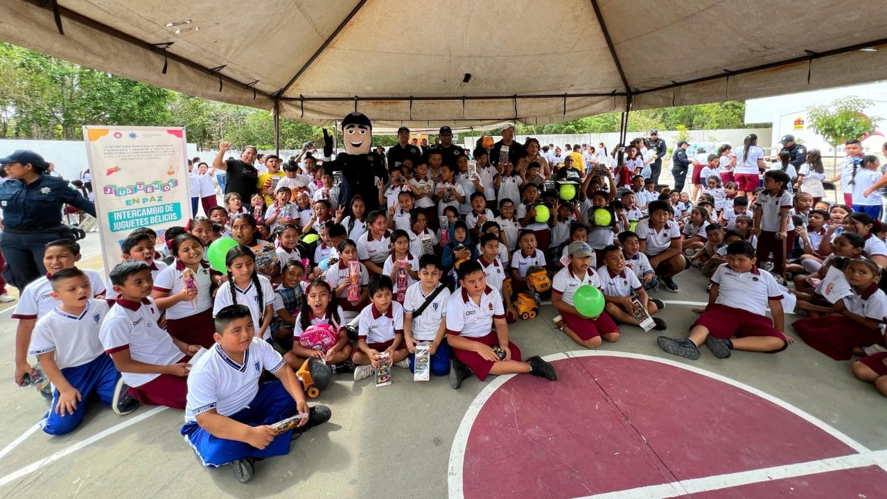 Intercambian juguetes bélicos por didácticos en jornada “Juguemos en Paz”