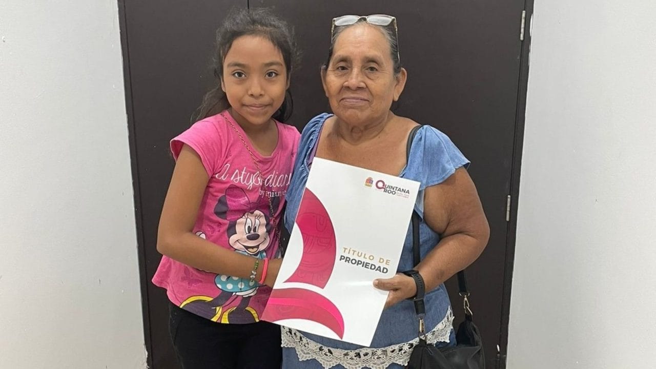 Entregan más títulos de propiedad en Chetumal y fortalecen la certeza jurídica familiar