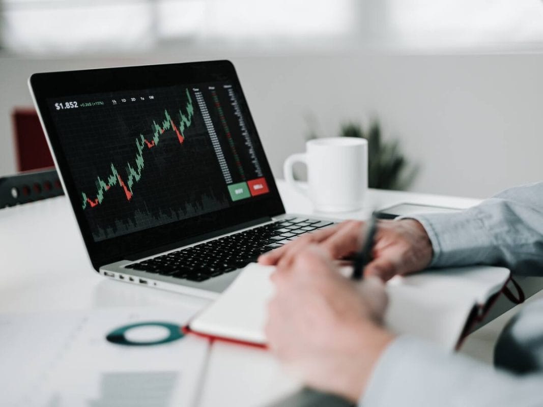 Marketing Digital: Tu Vía para Ganar Dinero Online en un Mercado en Auge