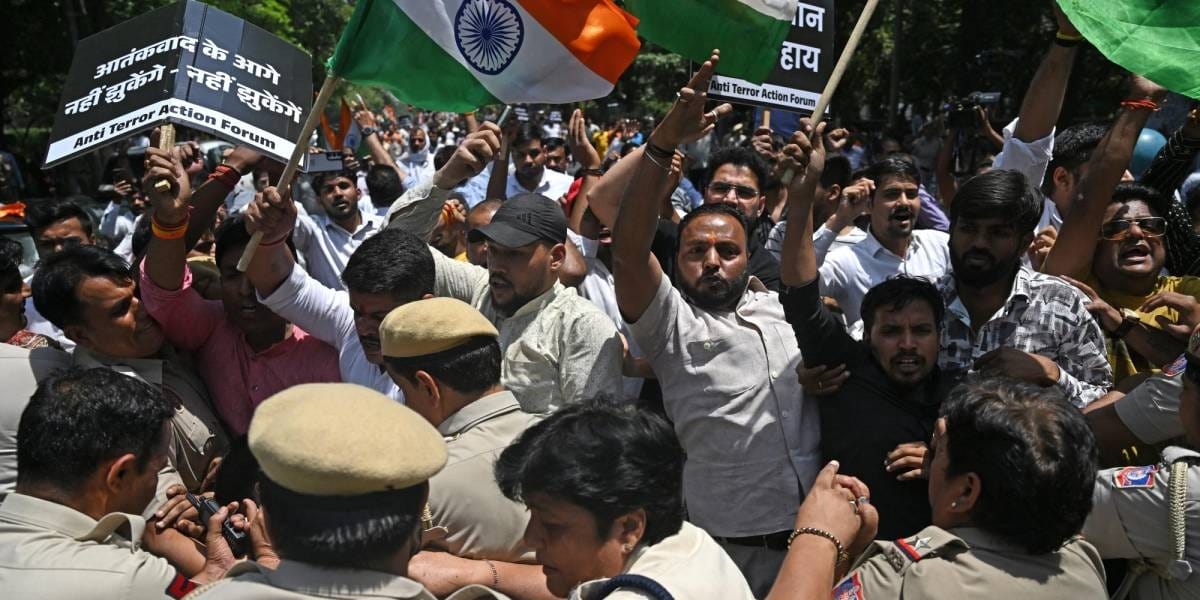 Tensión India-Pakistán escala en Cachemira: Ataque a turistas y fuego cruzado