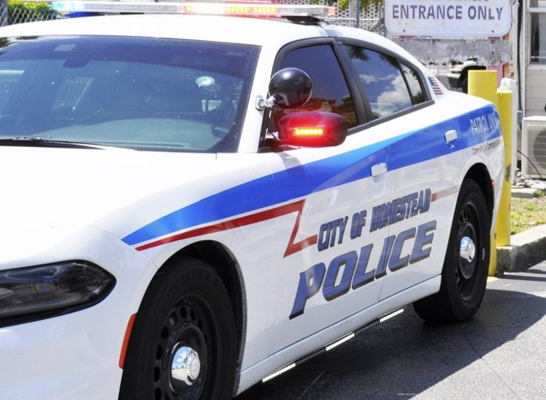 Escándalo en Homestead: Policía acusado de abuso de poder Escándalo en Homestead: Policía acusado de abuso de poder