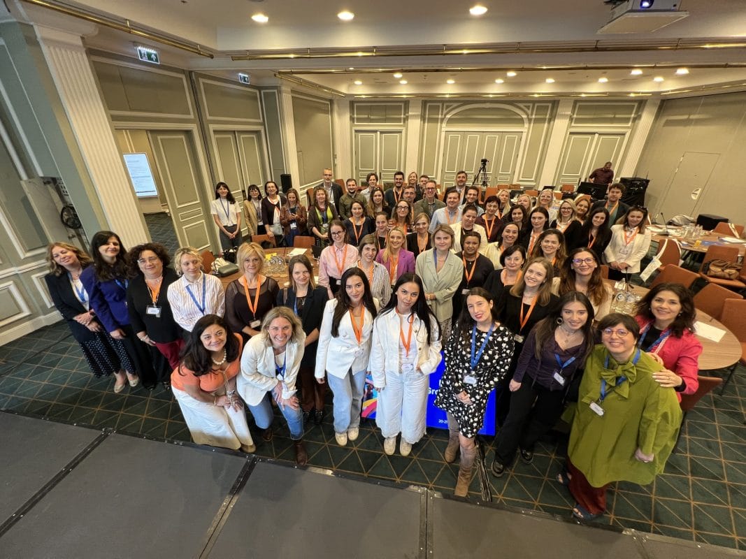 UE impulsa carta de derechos fundamentales con apoyo a sociedad civil