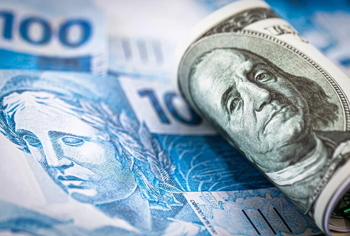 Dólar en Brasil inicia la jornada al alza: Incertidumbre fiscal y políticas de Lula siguen marcando el pulso económico