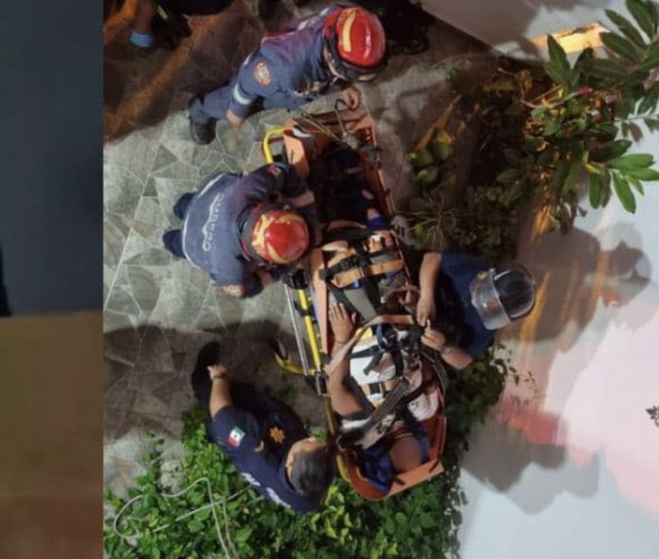 Bomberos rescatan a hombre tras caída de techo en La Castellana