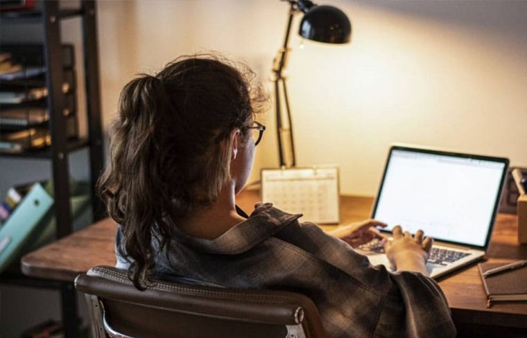 Genera Ingresos desde Casa: 25 Formas Efectivas para Ganar Dinero por Internet en 2025