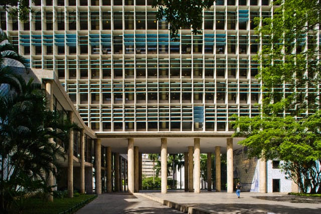 ¡Joya Arquitectónica Renace! Río de Janeiro Celebra la Espectacular Reapertura del Palacio Capanema Tras Años de Restauración.