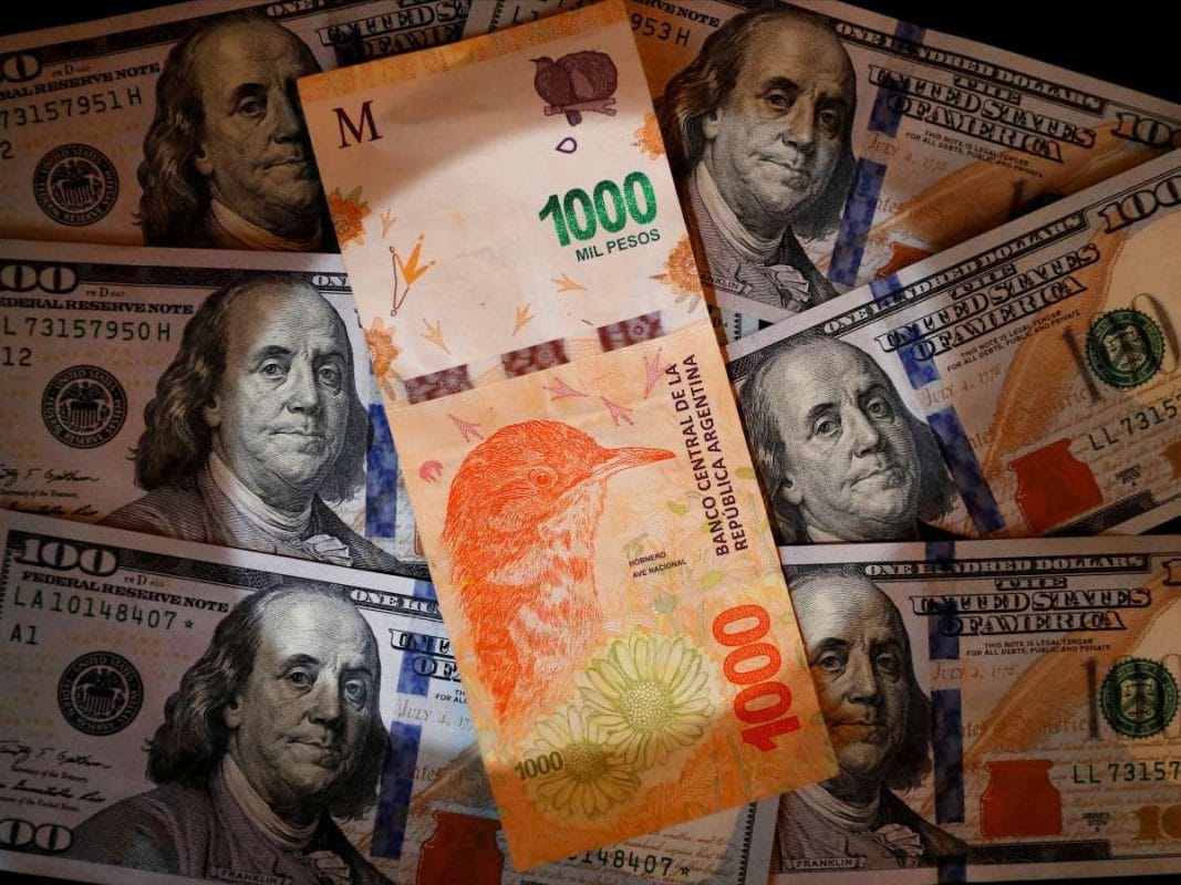 Argentina sacude el tablero cambiario: fin del “cepo" al dólar desata nuevas cotizaciones y expectativa por medidas económicas