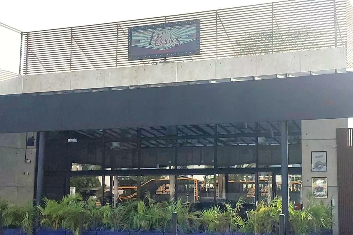 Violencia en Playa: Ataque a Bar Deja Varios Heridos