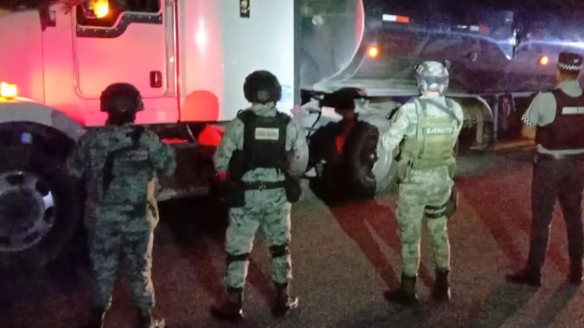 Decomisan 1.5 millones de litros de hidrocarburo en Comalcalco: Hallan maquinaria para procesar crudo