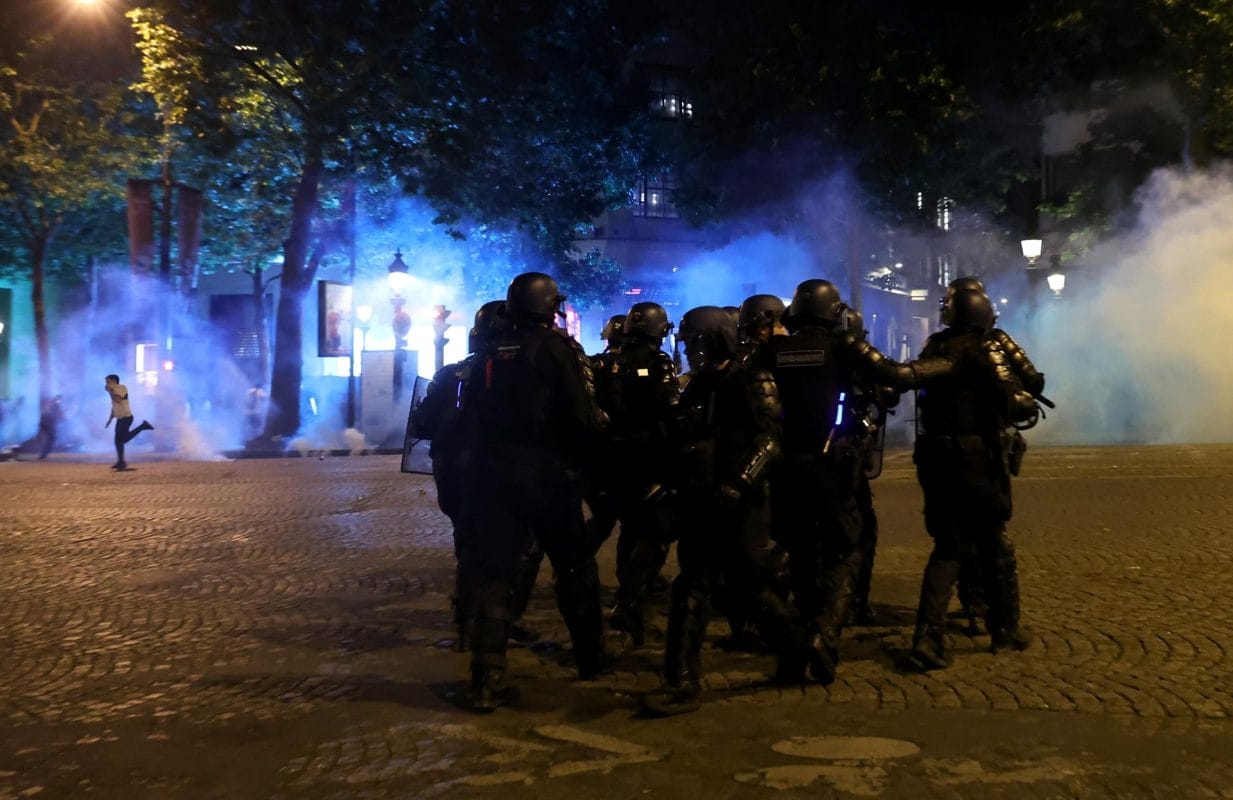 Última hora: Disturbios en París tras victoria del PSG en Champions League - Más de 100 detenidos