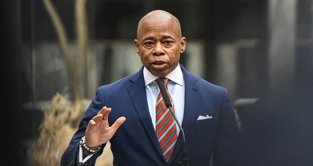 Alcalde Adams: Duelo por Empleado de DEP y Compromiso con Verano Seguro en NYC