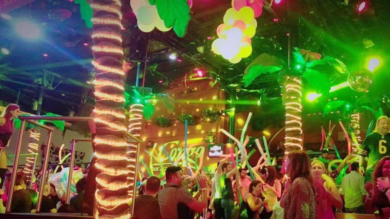 Empresarios de Cancún advierten riesgos por recorte de horarios en bares y restaurantes Empresarios de Cancún advierten riesgos por recorte de horarios en bares y restaurantes