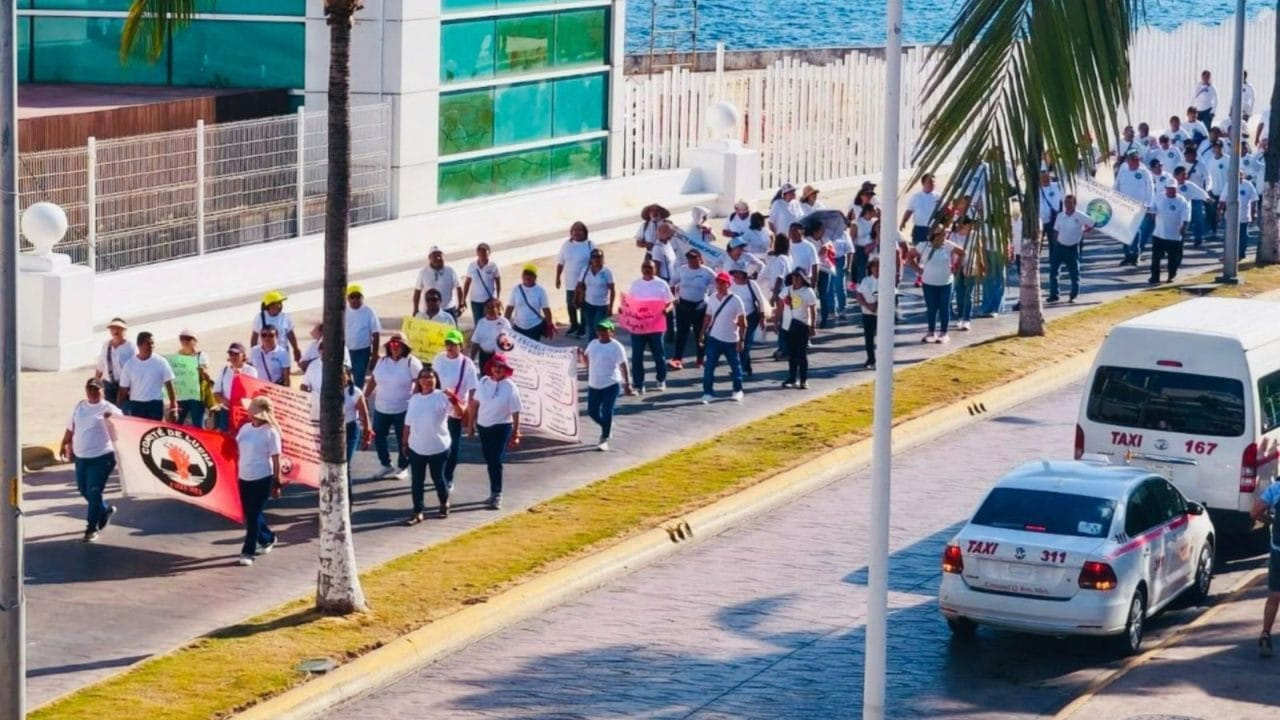 Maestros de Quintana Roo planean tomar redes sociales con mensajes de protesta Maestros de Quintana Roo planean tomar redes sociales con mensajes de protesta