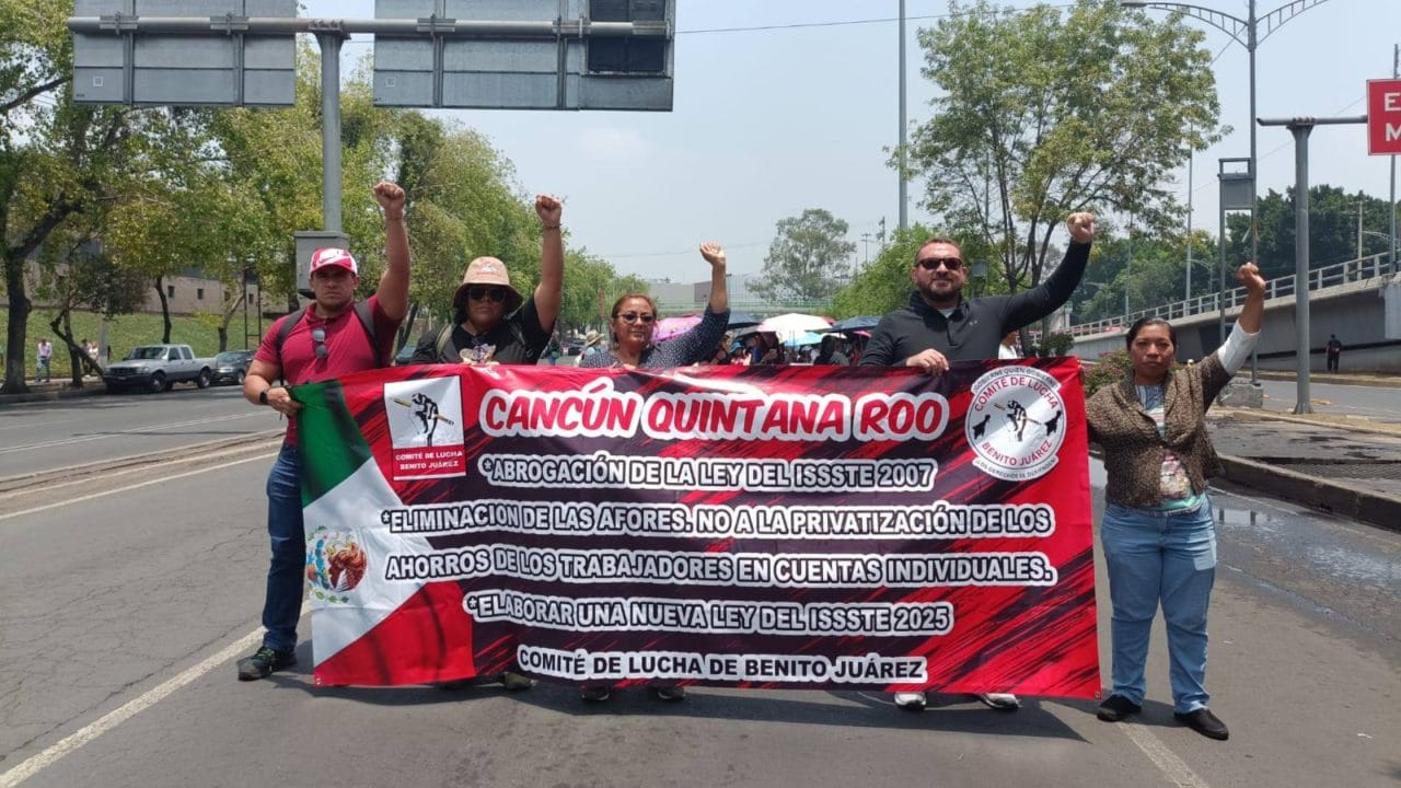 Docentes de Cancún llegan al paro nacional y exigen fin de reforma al ISSSTE 2007 Docentes de Cancún llegan al paro nacional y exigen fin de reforma al ISSSTE 2007