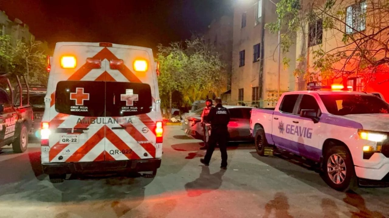 Rescatan a tres menores golpeados y quemados en fraccionamiento de Cancún