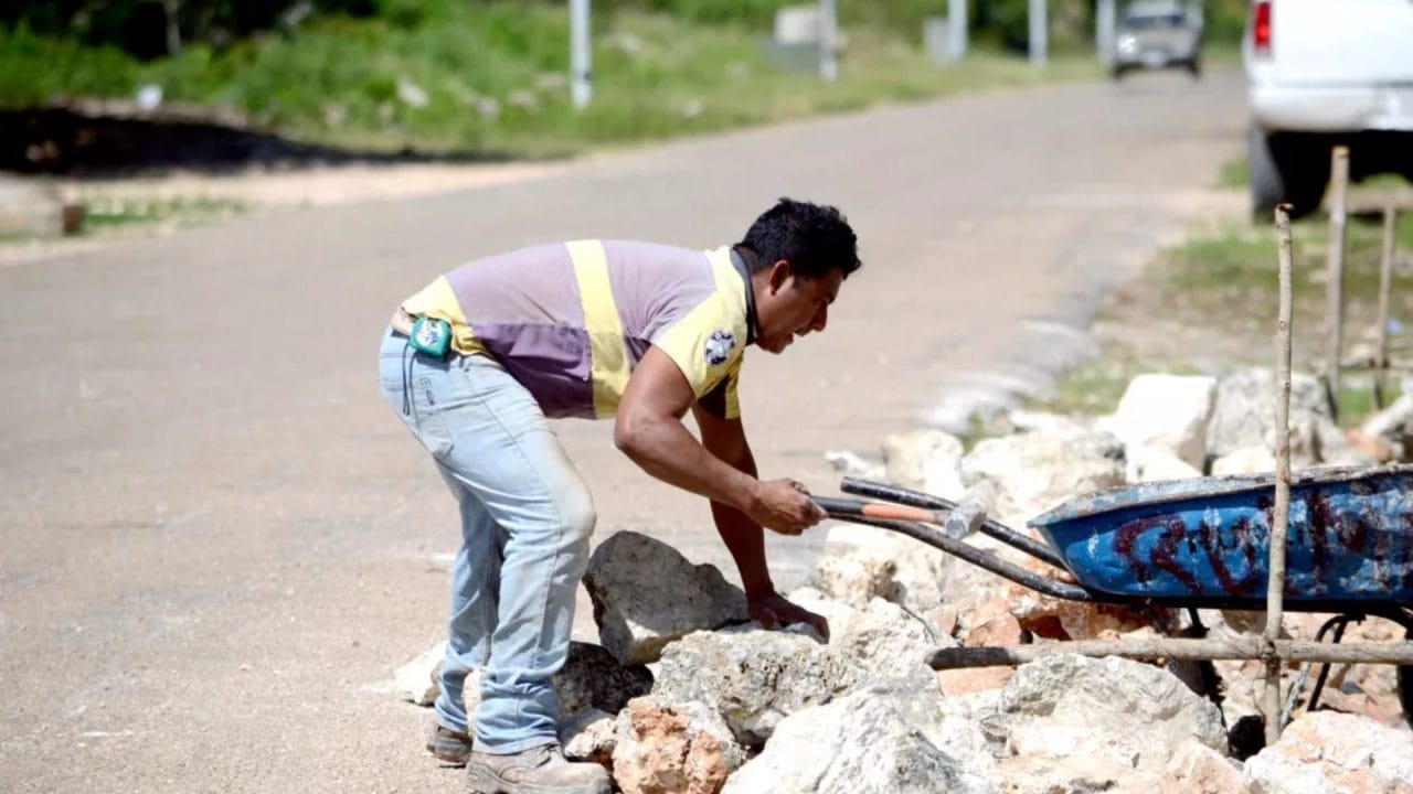 Redoblan operativos en obras para prevenir golpes de calor en Playa del Carmen