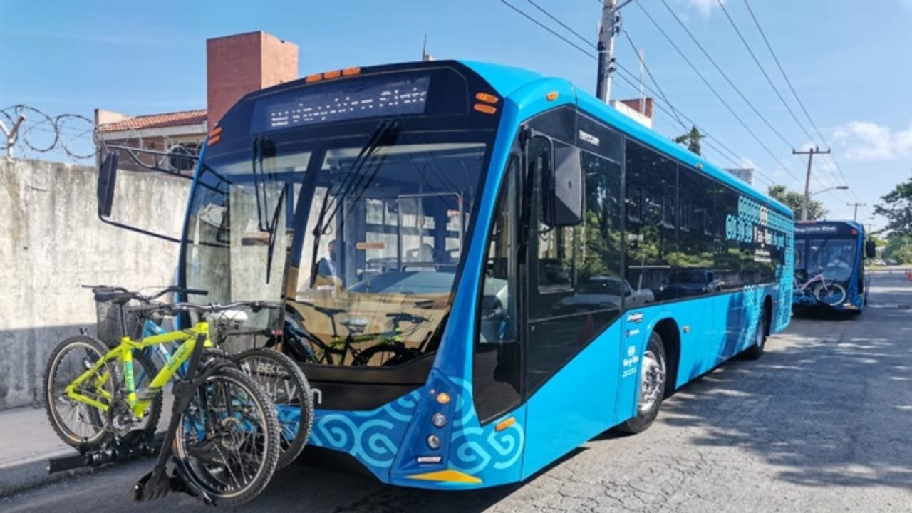Díaz Mena garantiza que no subirá la tarifa del transporte público en Yucatán Díaz Mena garantiza que no subirá la tarifa del transporte público en Yucatán