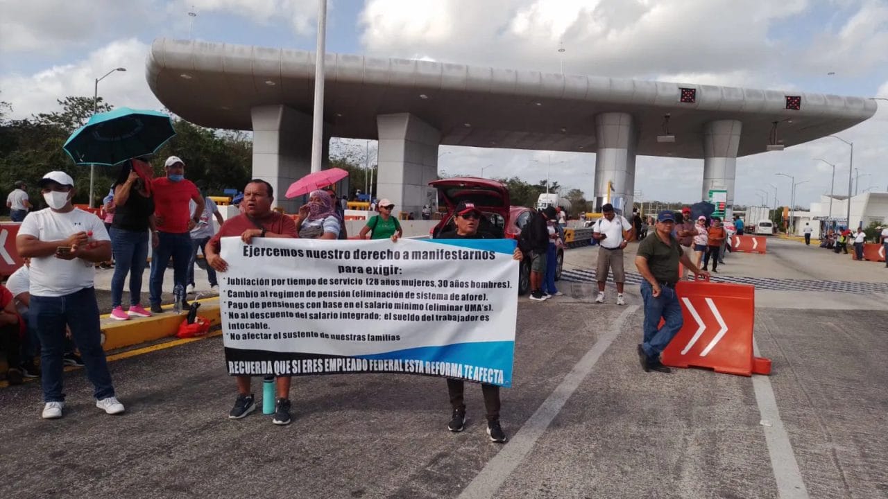 Docentes de Cancún amenazan posibles bloqueos si hay represión en Yucatán