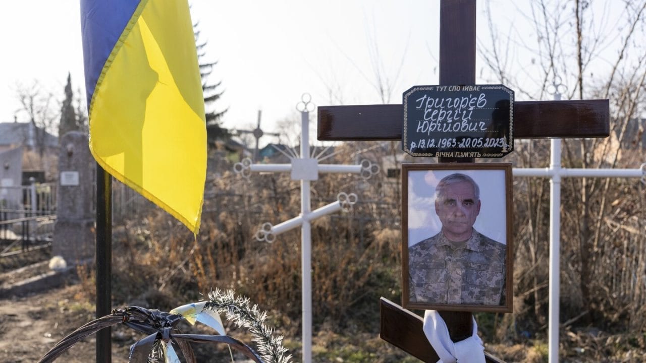 Muertes brutales de prisioneros ucranianos revelan tortura en Rusia