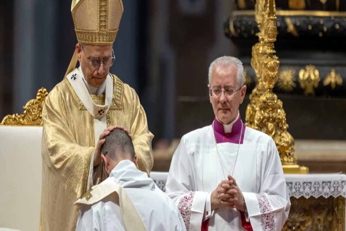 Papa Leo XIV Ordena Sacerdotes: Llamado a Credibilidad y Unidad
