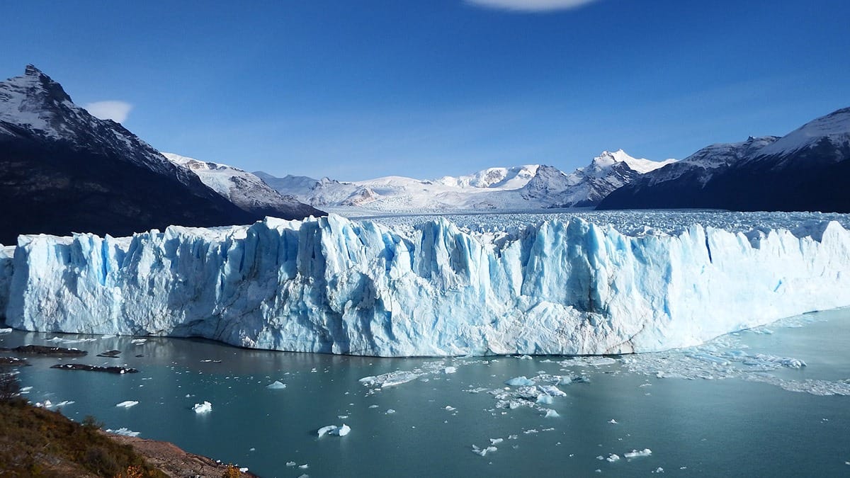 Perú: Deshielo Glaciar Acelerado Amenaza a Miles en los Andes