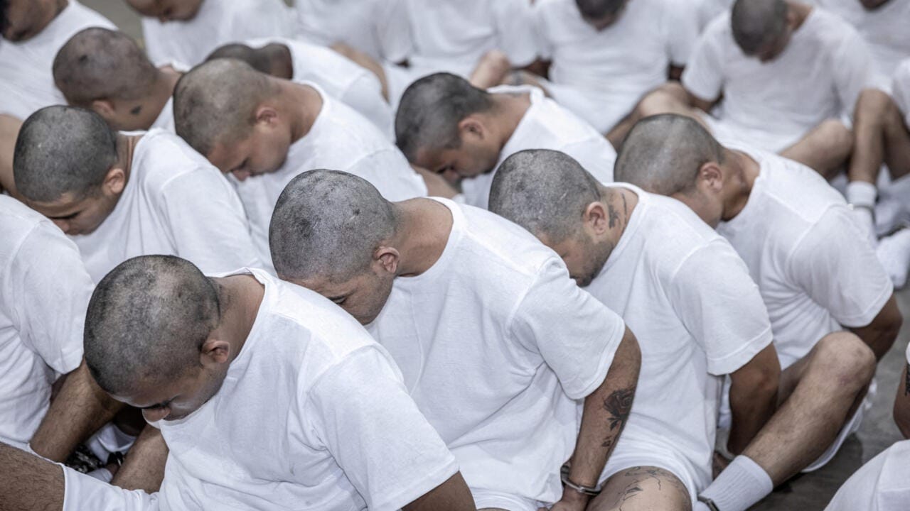 Presuntos miembros del Tren de Aragua en EE.UU. piden ser deportados “Ayuda, queremos salir” Presuntos miembros del Tren de Aragua en EE.UU. piden ser deportados: “Ayuda, queremos salir”