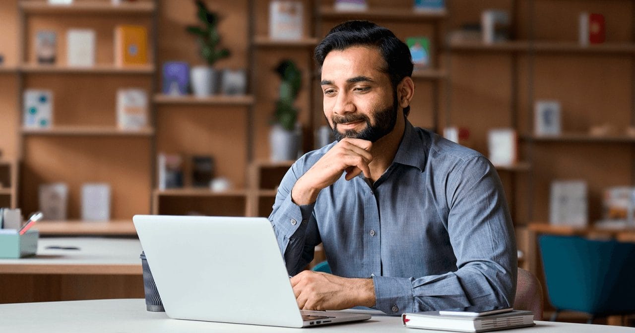 Tec de Monterrey y Vogue lideran oferta de Cursos Online 2025 en IA, Negocios y Moda