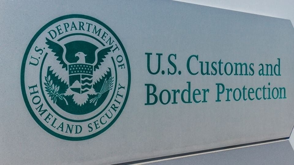 Mexicano de 68 años muere bajo custodia de ICE durante traslado en Texas