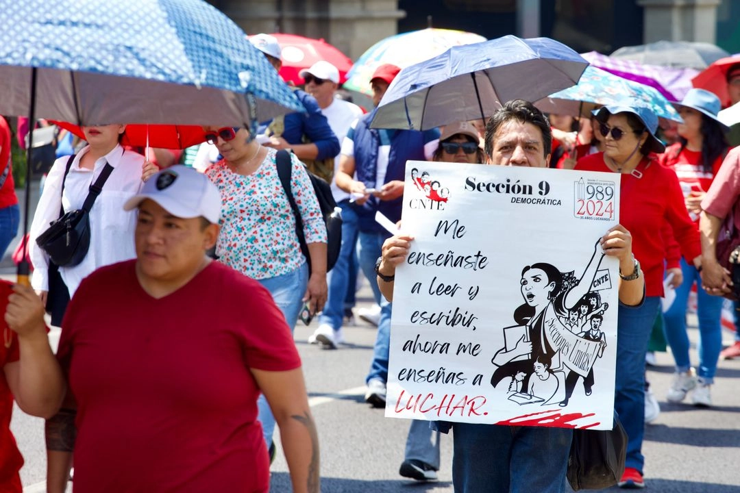 CNTE Presiona: Cerco a AFORES y Plazas; Diálogo con SEP en Vilo